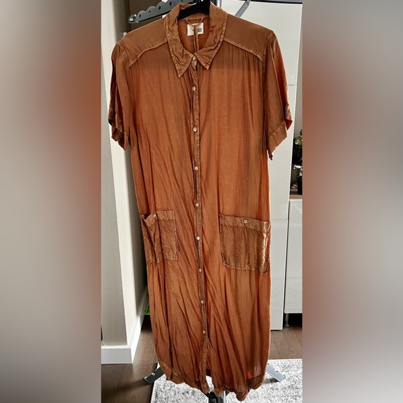Wilfred Dresses & Skirts - ✨HOST PICK✨ Aritzia Wilfred Free Crinkle Midi Shirt Dress - Burnt Orange/Amber